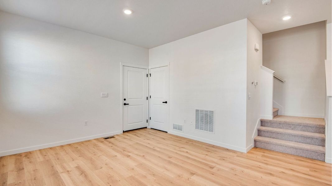 Spacious, unfurnished interior of a new home in Horizon Uptown, Aurora (Image 15).
