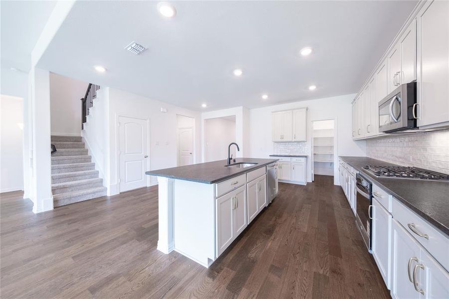Furnished interior view inside a new home in Chalk Hill, Celina (Image 8). Furnished interior view inside a new home in Chalk Hill, Celina (Image 8).