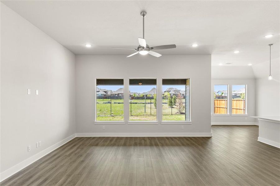Spacious, unfurnished interior of a new home in Somerset Park, Rockwall (Image 27).