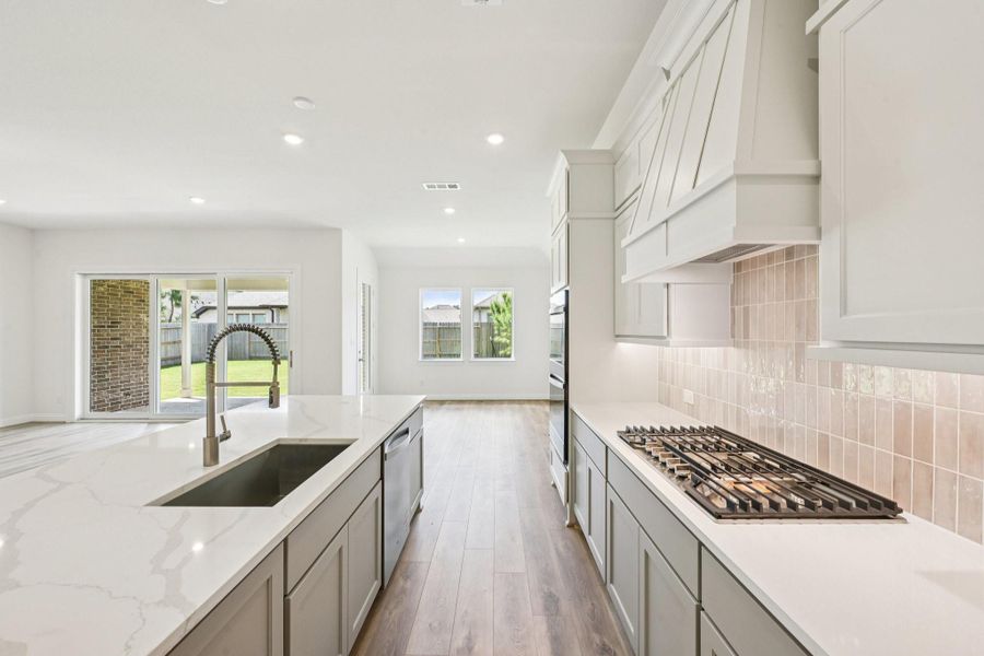 Furnished interior view inside a new home in Evergreen 55', Conroe (Image 9).