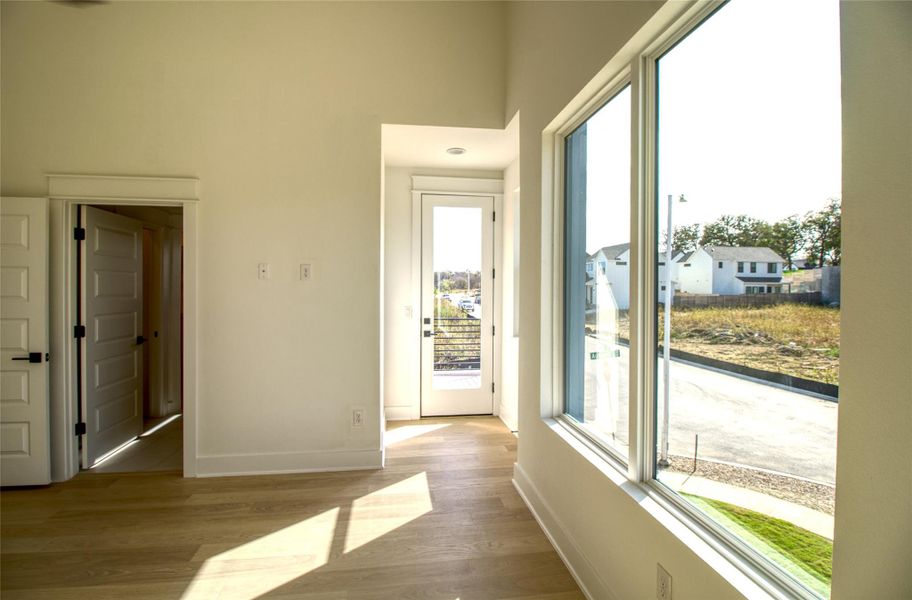Spacious, unfurnished interior of a new home in , Austin (Image 10).