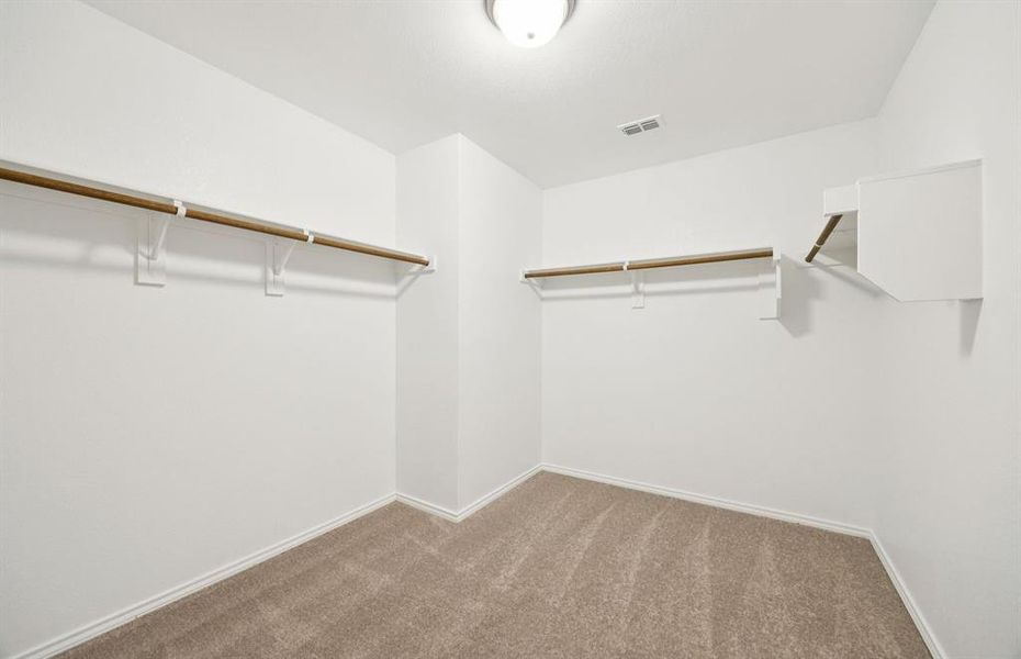 Owner's spacious closet Owner's spacious closet