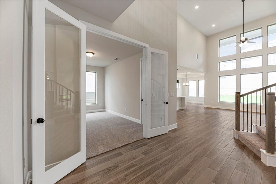 Spacious, unfurnished interior of a new home in Wolf Ranch, Georgetown (Image 22).