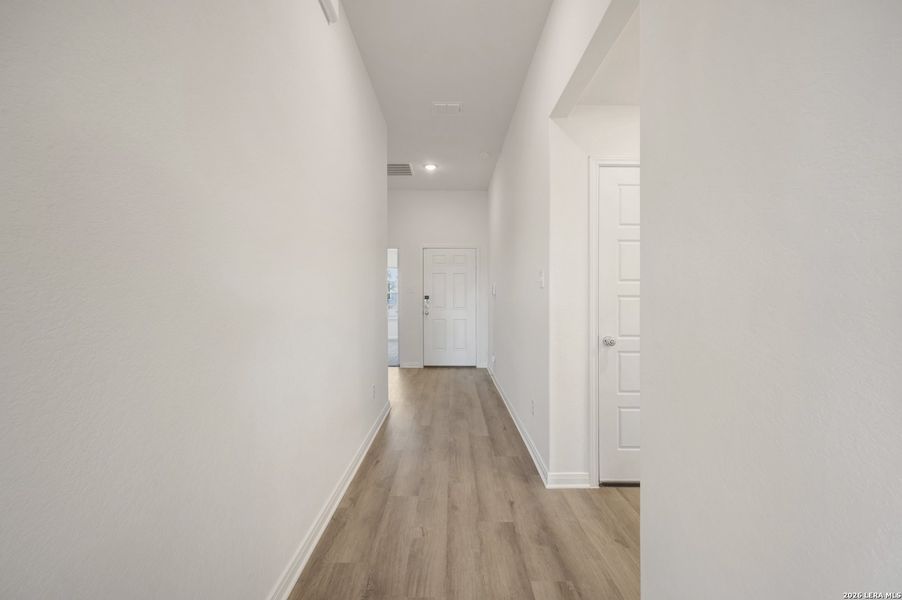 Spacious, unfurnished interior of a new home in Meadows at Clear Springs, New Braunfels (Image 21).