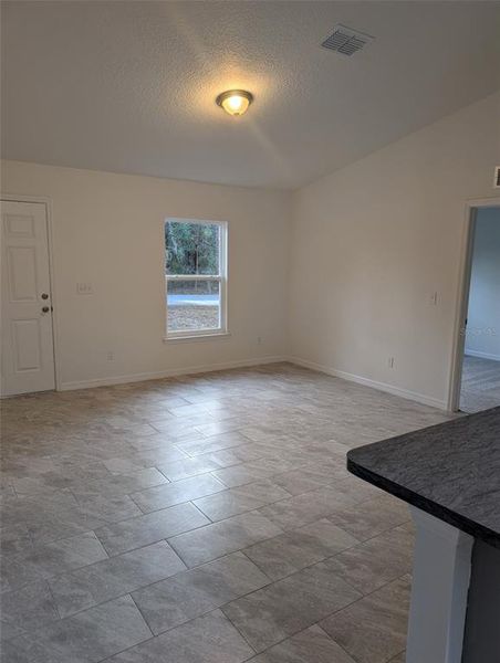 Spacious, unfurnished interior of a new home in , Ocala (Image 6).