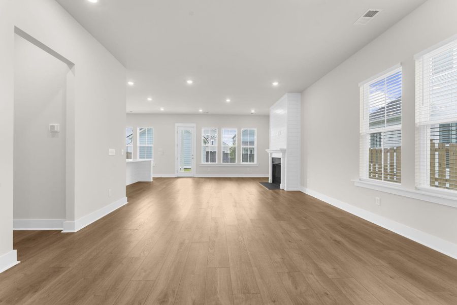 Spacious, unfurnished interior of a new home in Carnes Crossroads, Summerville (Image 20).