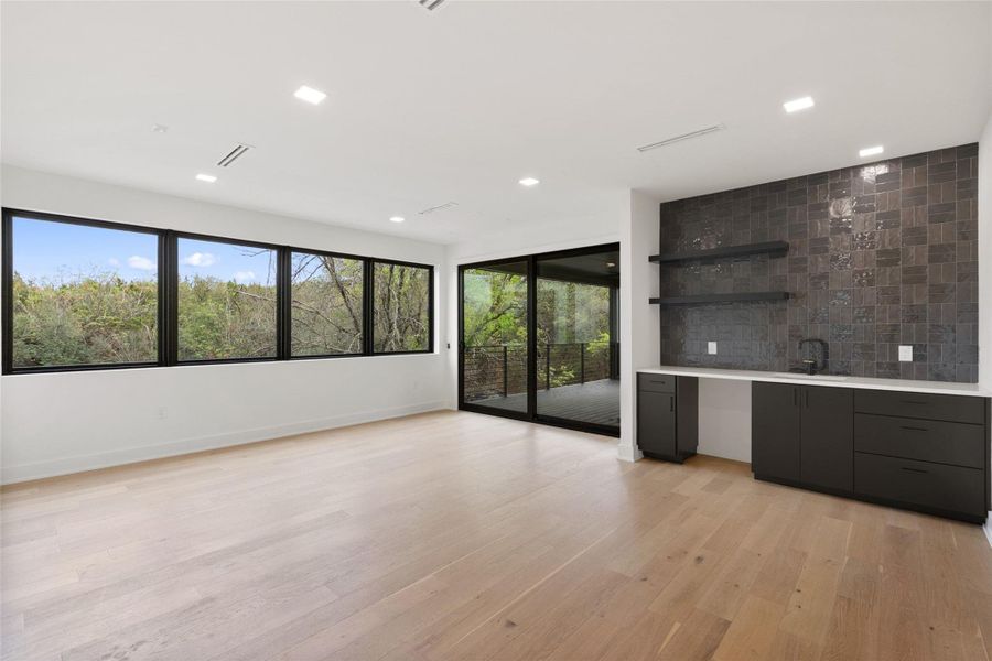 Spacious, unfurnished interior of a new home in , Austin (Image 22).