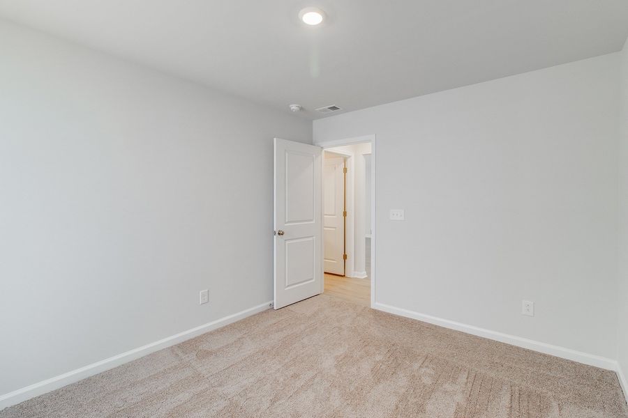Spacious, unfurnished interior of a new home in Bluefield, Lexington (Image 26).