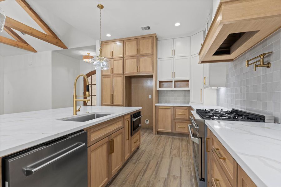 Furnished interior view inside a new home in , Dayton (Image 30).