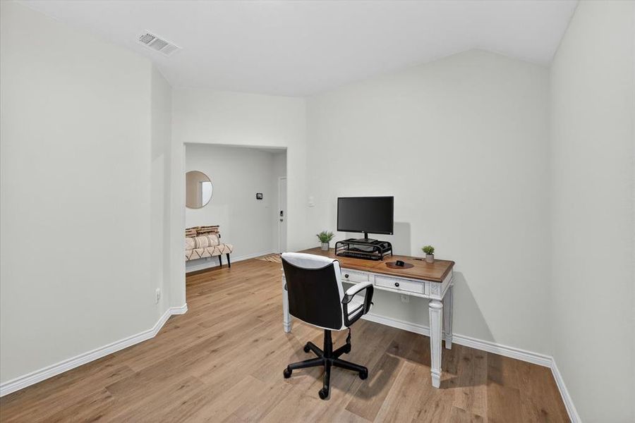 Furnished interior view inside a new home in Williamsburg, Fate (Image 30).