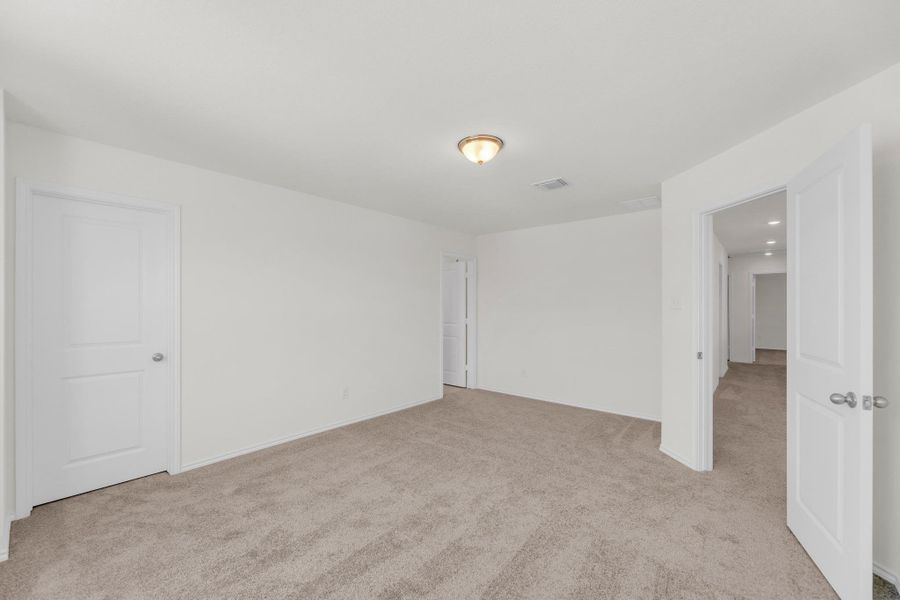 Spacious, unfurnished interior of a new home in Sonterra - Cool Water, Jarrell (Image 29).