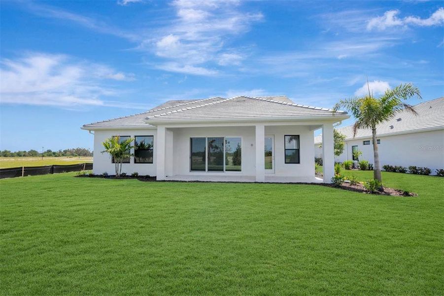 Exterior details and patio area of a home in Palmera Wellen Park - Classic Series, Venice (Image 3).