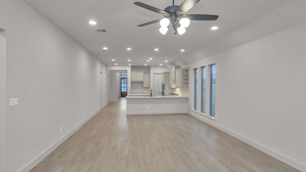 Spacious, unfurnished interior of a new home in Grand Central Park, Conroe (Image 20).