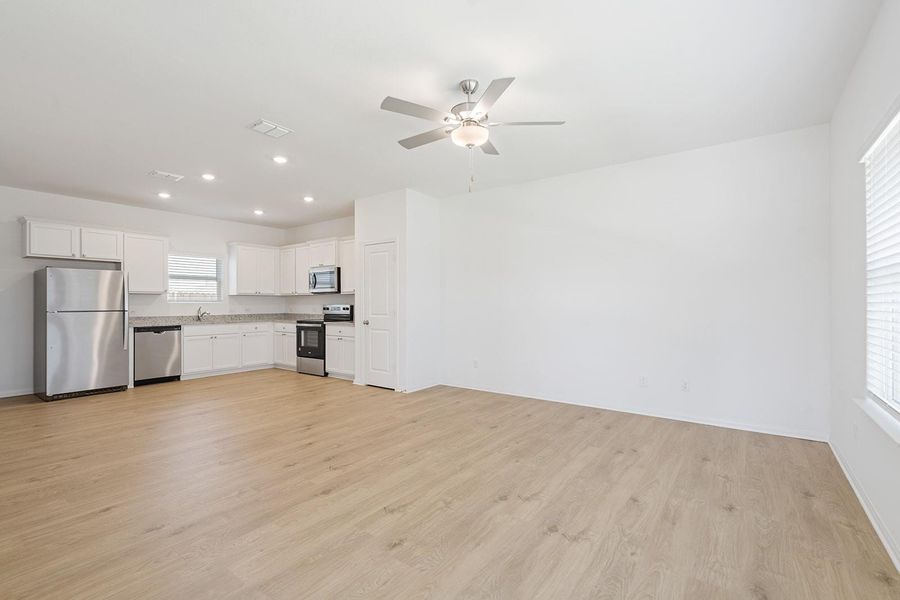 Spacious, unfurnished interior of a new home in Cypress Trails at Bauer Landing, Hockley (Image 8).