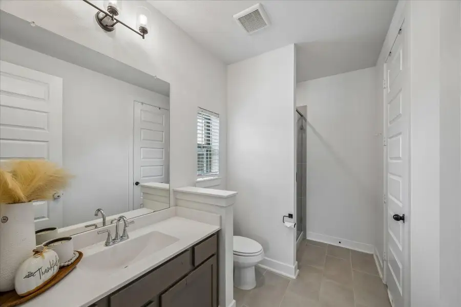 Furnished interior view inside a new home in Del Bello Lakes – 60', Manvel (Image 6).
