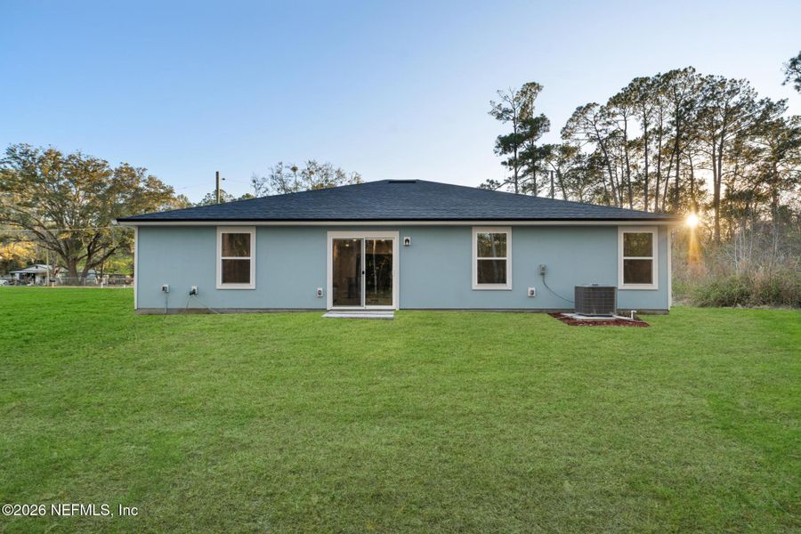 Exterior details and patio area of a home in , Jacksonville (Image 4).
