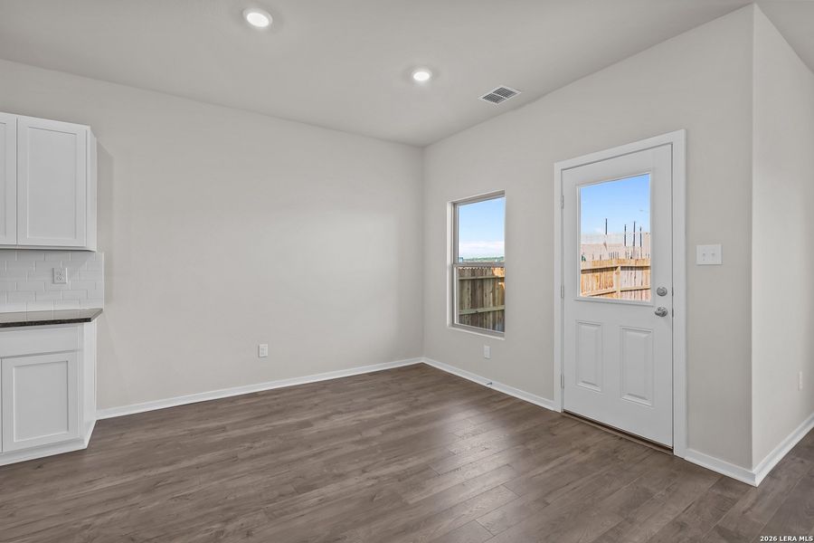 Spacious, unfurnished interior of a new home in Summerlin, San Antonio (Image 32).