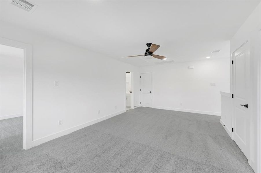 Spacious, unfurnished interior of a new home in Heritage Ranch, Sherman (Image 14).