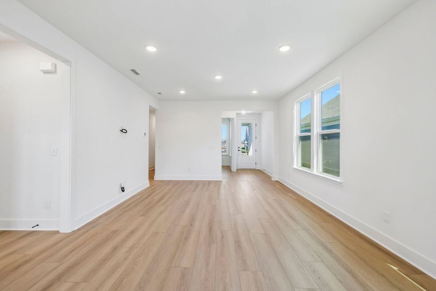 Spacious, unfurnished interior of a new home in Del Webb Barton Village, Lebanon (Image 15).