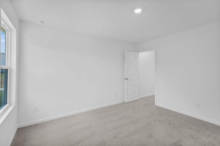 Spacious, unfurnished interior of a new home in Falls Creek, Flowery Branch (Image 12).