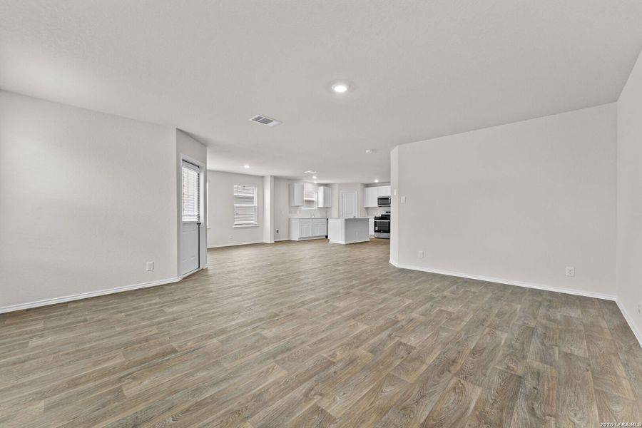 Spacious, unfurnished interior of a new home in Redbird Ranch, San Antonio (Image 18).