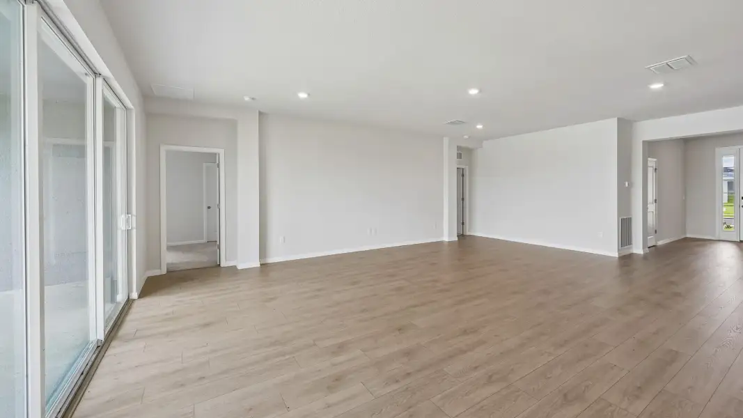 Spacious, unfurnished interior of a new home in Oakfield Trails, Parrish (Image 15).