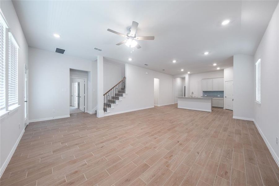 Spacious, unfurnished interior of a new home in Lake Pointe: Lake Pointe at Paloma Creek, Little Elm (Image 26). Spacious, unfurnished interior of a new home in Lake Pointe: Lake Pointe at Paloma Creek, Little Elm (Image 26).