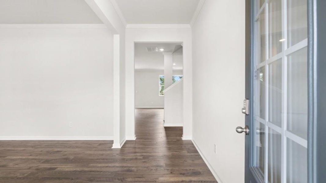 Spacious, unfurnished interior of a new home in Thompson Ridge, Dallas (Image 16).