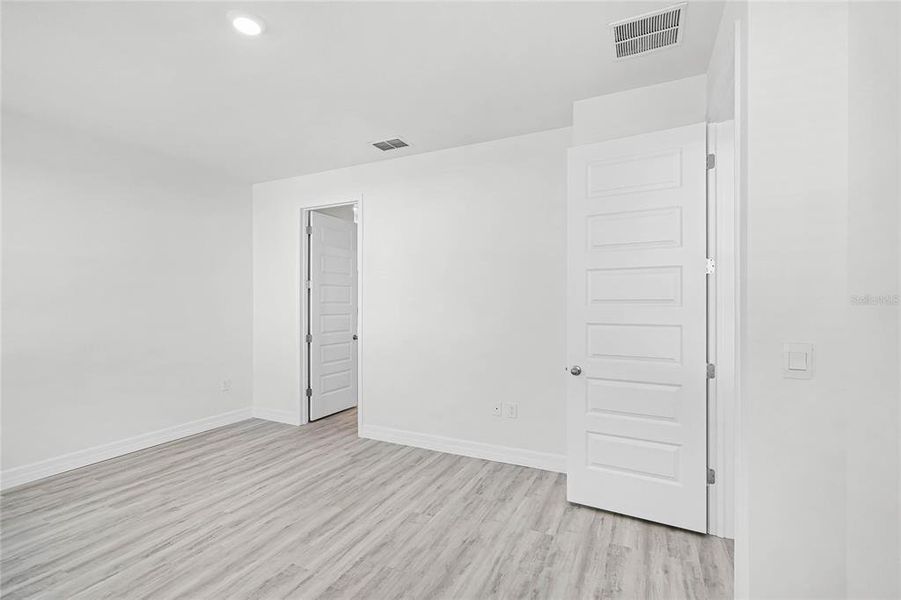 Spacious, unfurnished interior of a new home in , Lakeland (Image 17).