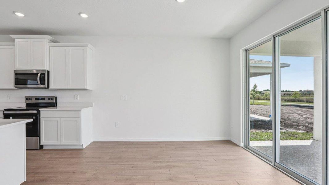 Spacious, unfurnished interior of a new home in Summerlin at Hawthorne Ranch, Lakeland (Image 24).