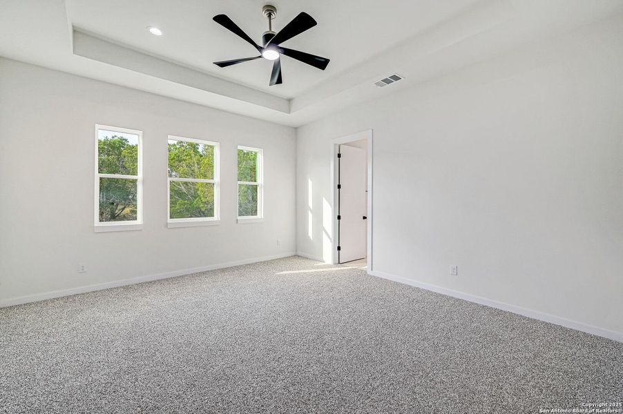 Spacious, unfurnished interior of a new home in , Fischer (Image 23).