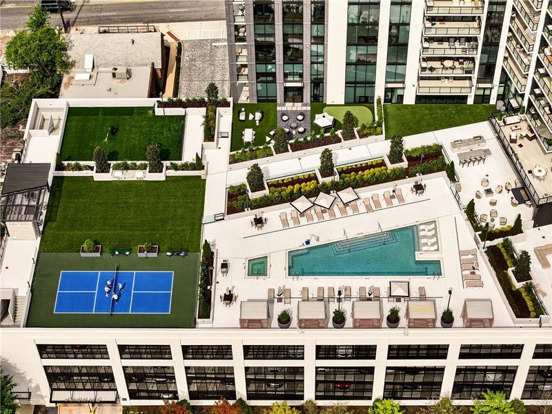 Condo located in Atlanta, GA showcasing its design and architecture (Image 26).