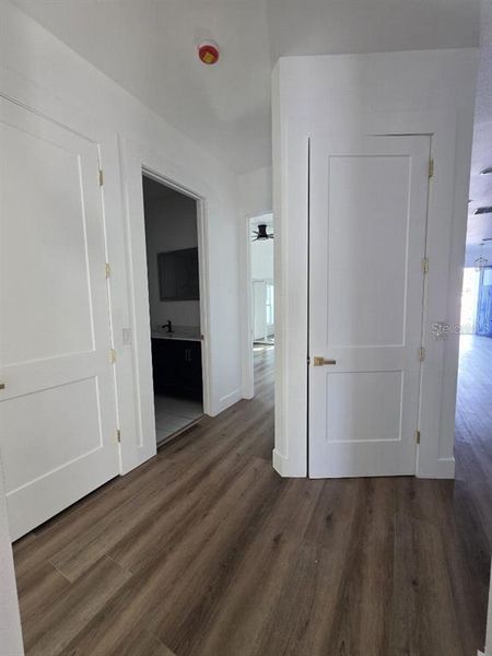 Spacious, unfurnished interior of a new home in , Seminole (Image 30).