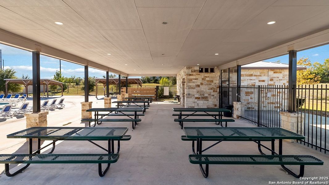 Community amenities in Hunters Ranch, San Antonio (Image 26).