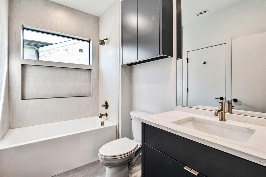 Furnished interior view inside a new home in , Dallas (Image 28). Furnished interior view inside a new home in , Dallas (Image 28).