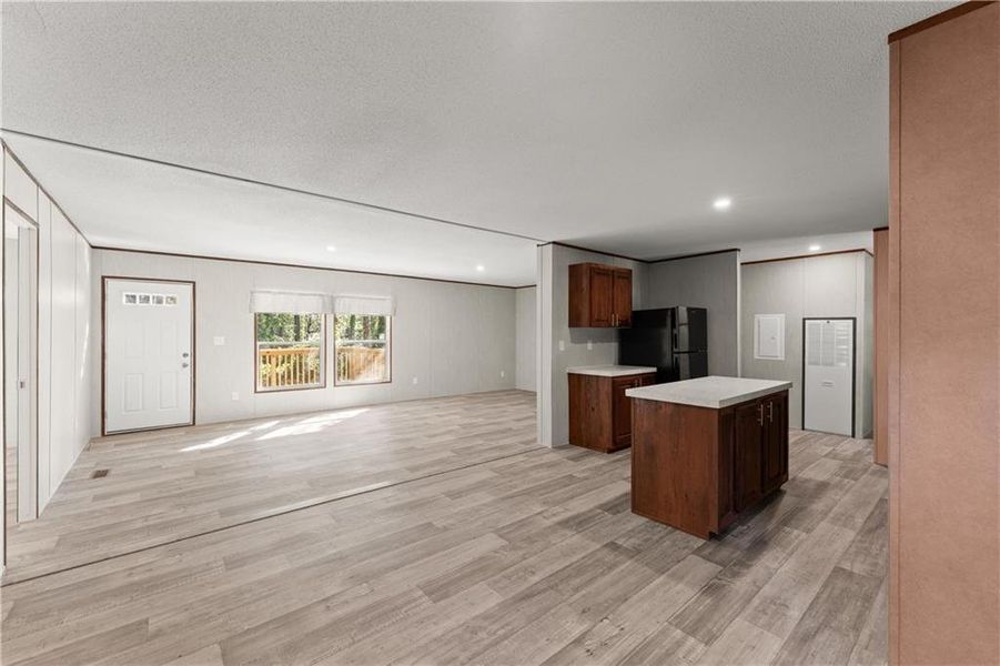 Spacious, unfurnished interior of a new home in , Acworth (Image 11).
