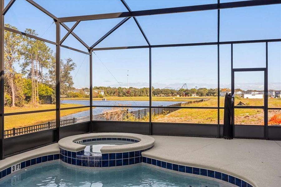 Exterior details and patio area of a home in , Orlando (Image 4).