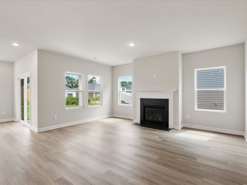 Spacious, unfurnished interior of a new home in Vickery Station, Woodruff (Image 8).