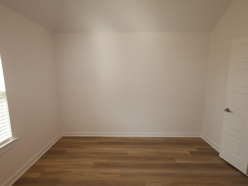 Spacious, unfurnished interior of a new home in Lone Star Landing, Montgomery (Image 16).