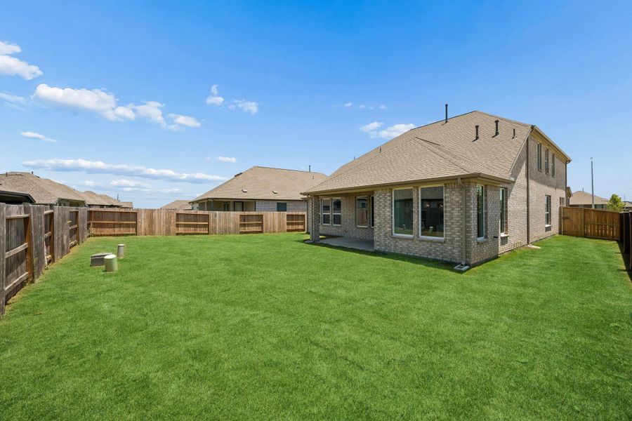 Exterior details and patio area of a home in Brookewater, Rosenberg (Image 22).