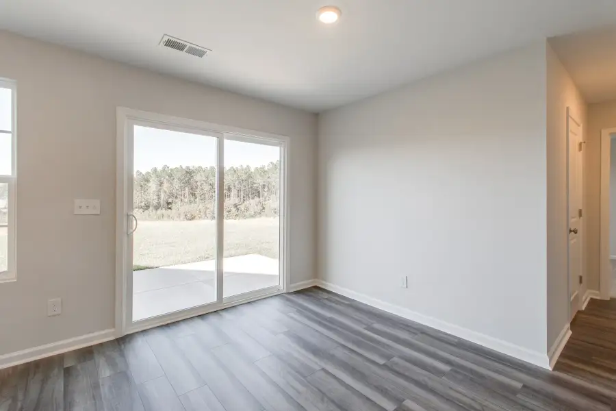 Spacious, unfurnished interior of a new home in Ellington, Elgin (Image 18).