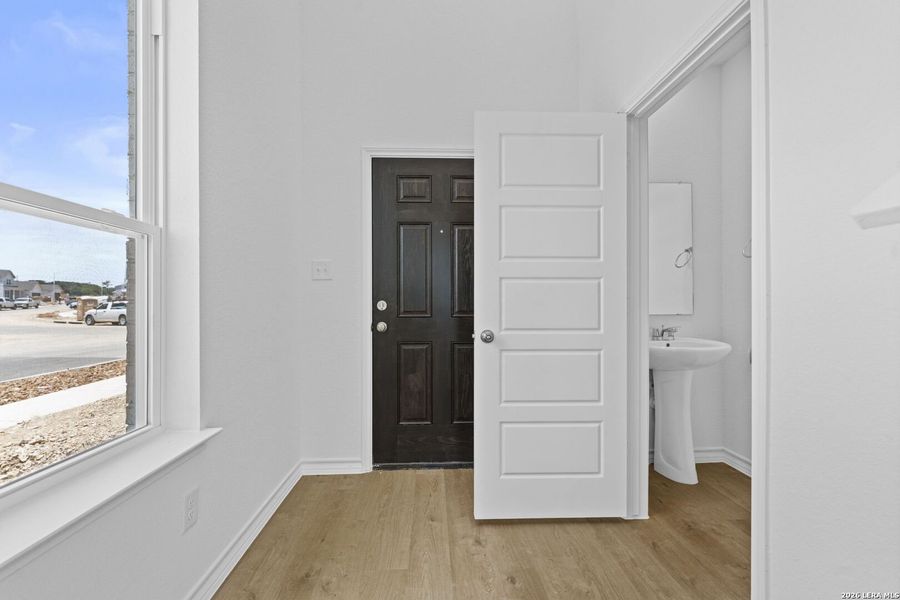 Spacious, unfurnished interior of a new home in Corley Farms, Boerne (Image 8).