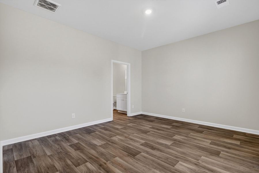 Spacious, unfurnished interior of a new home in Lindera Preserve at Cane Bay Plantation, Summerville (Image 14). Spacious, unfurnished interior of a new home in Lindera Preserve at Cane Bay Plantation, Summerville (Image 14).