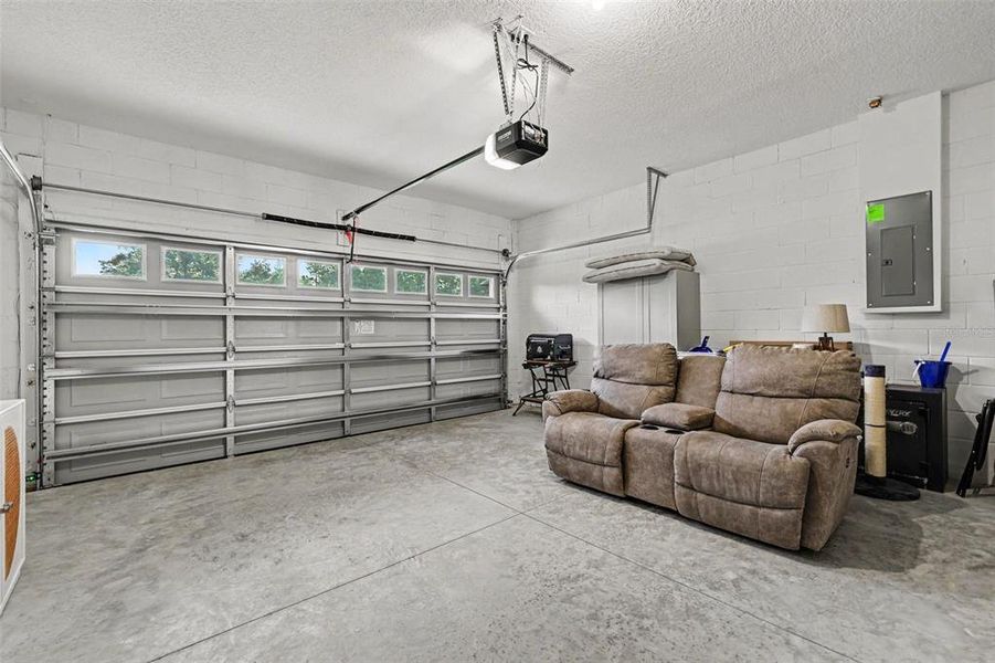 Furnished interior view inside a new home in , Dunnellon (Image 10).