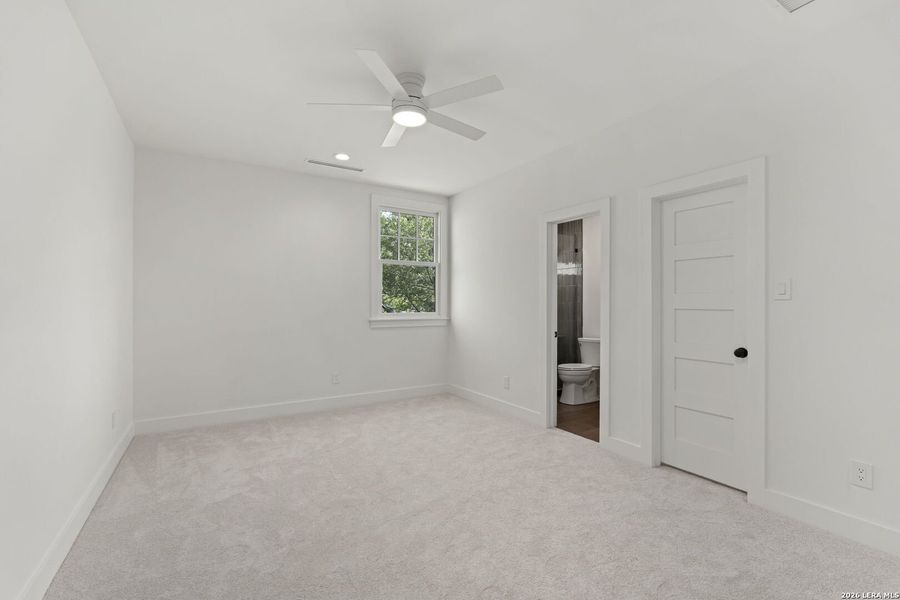 Spacious, unfurnished interior of a new home in , San Antonio (Image 31).