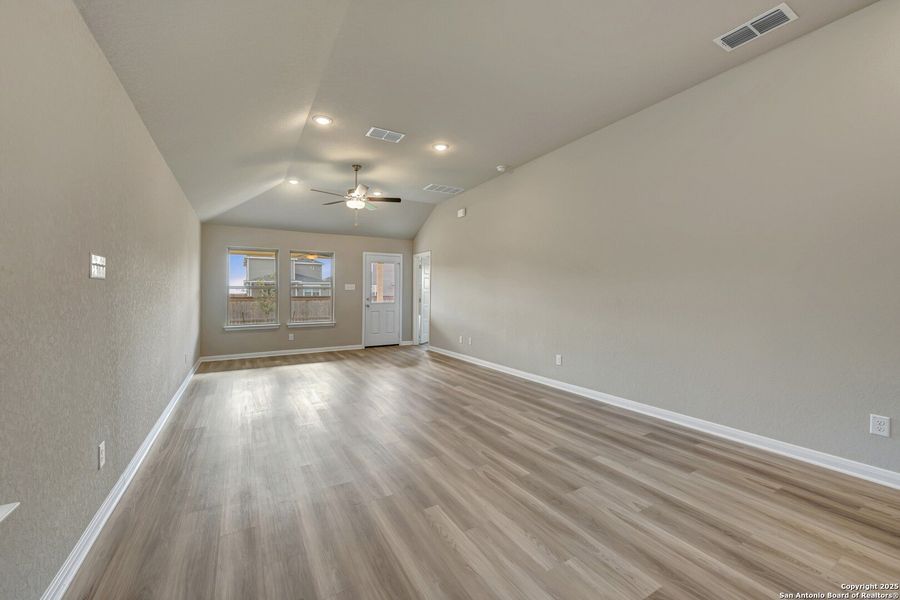 Spacious, unfurnished interior of a new home in Park Place, New Braunfels (Image 40).