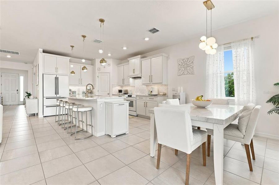 Furnished interior view inside a new home in , Lakewood Ranch (Image 15).