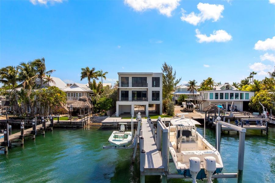 Condo located in Key Largo, FL showcasing its design and architecture (Image 6). Condo located in Key Largo, FL showcasing its design and architecture (Image 6).