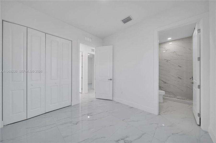 Spacious, unfurnished interior of a new home in , Lehigh Acres (Image 19).