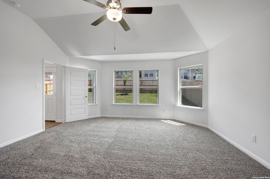 Spacious, unfurnished interior of a new home in Mesquite Ridge, San Antonio (Image 36).